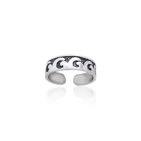 Calm or rough waves in the sparkling sea ~ Sterling Silver Toe Ring TR252