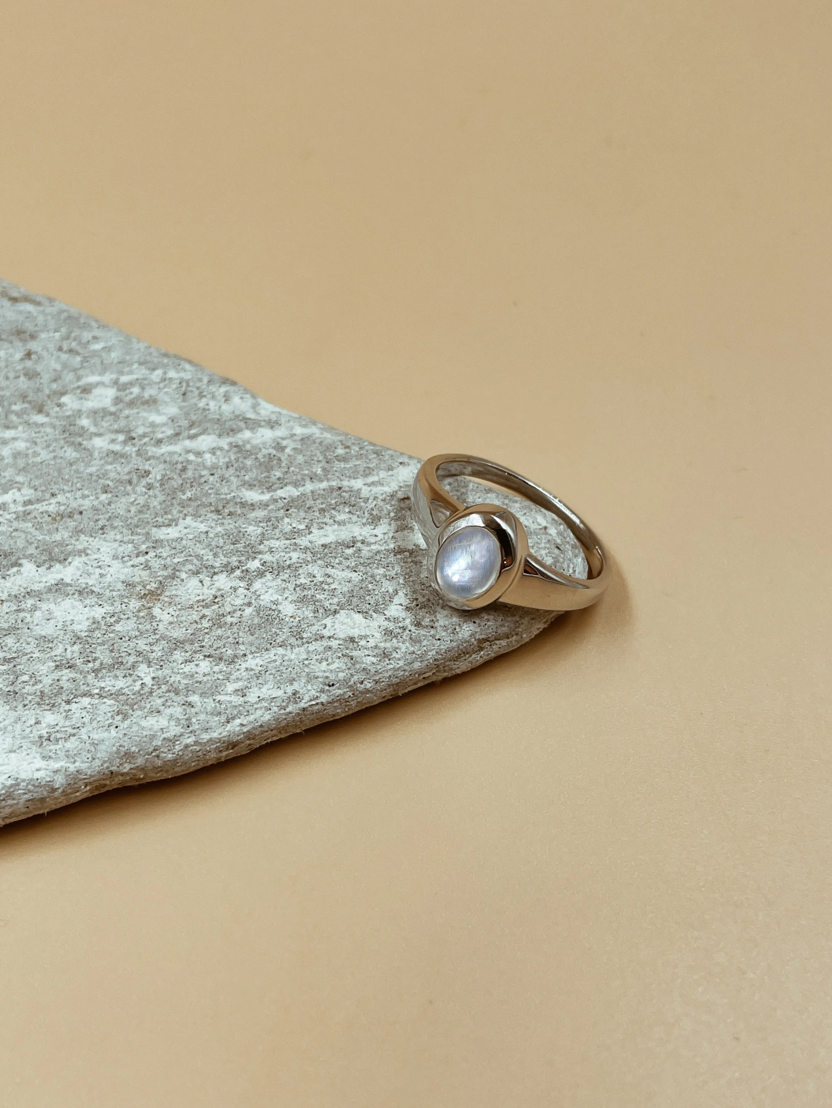 Glow Moonstone Signet Ring in Silver Tone