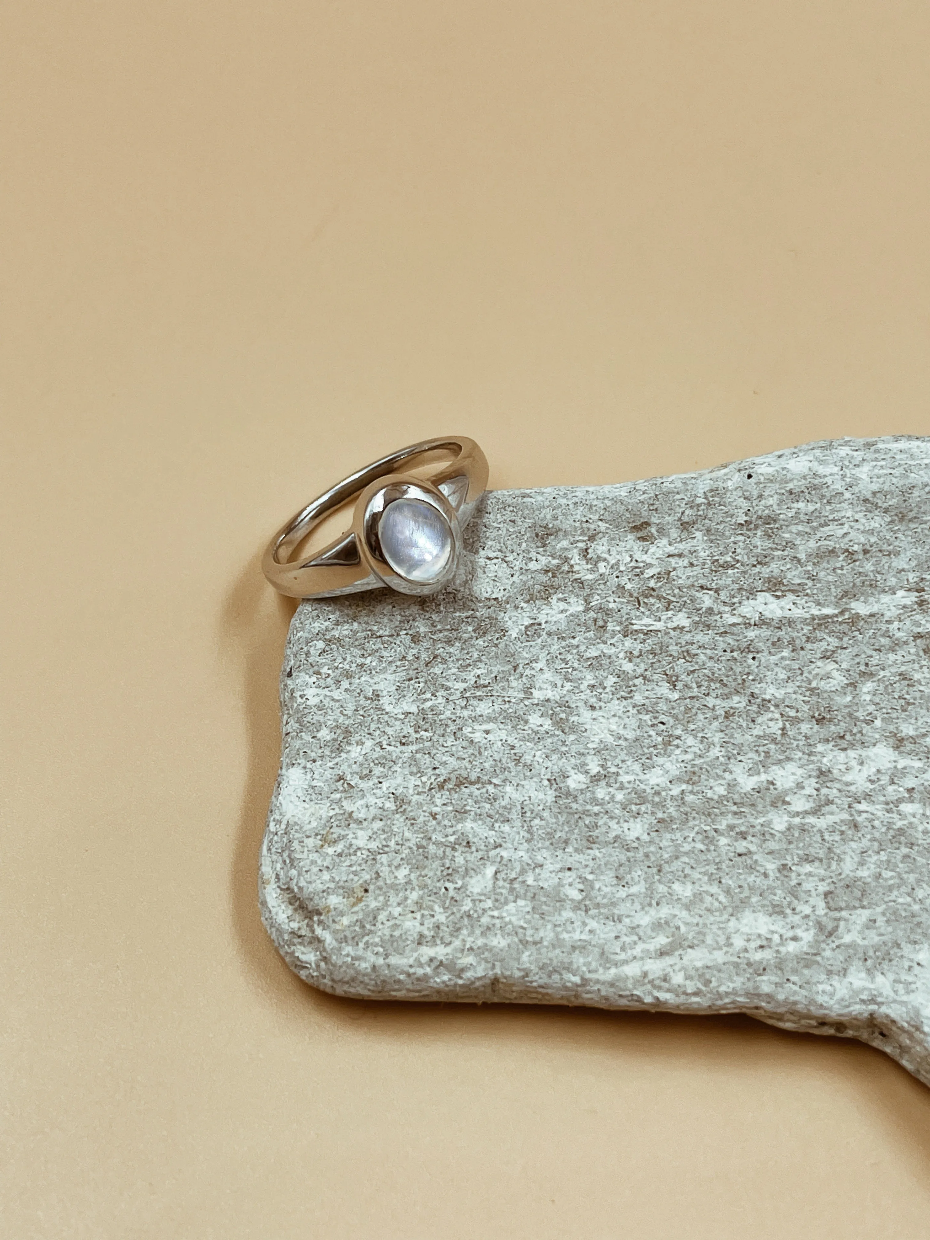 Glow Moonstone Signet Ring in Silver Tone