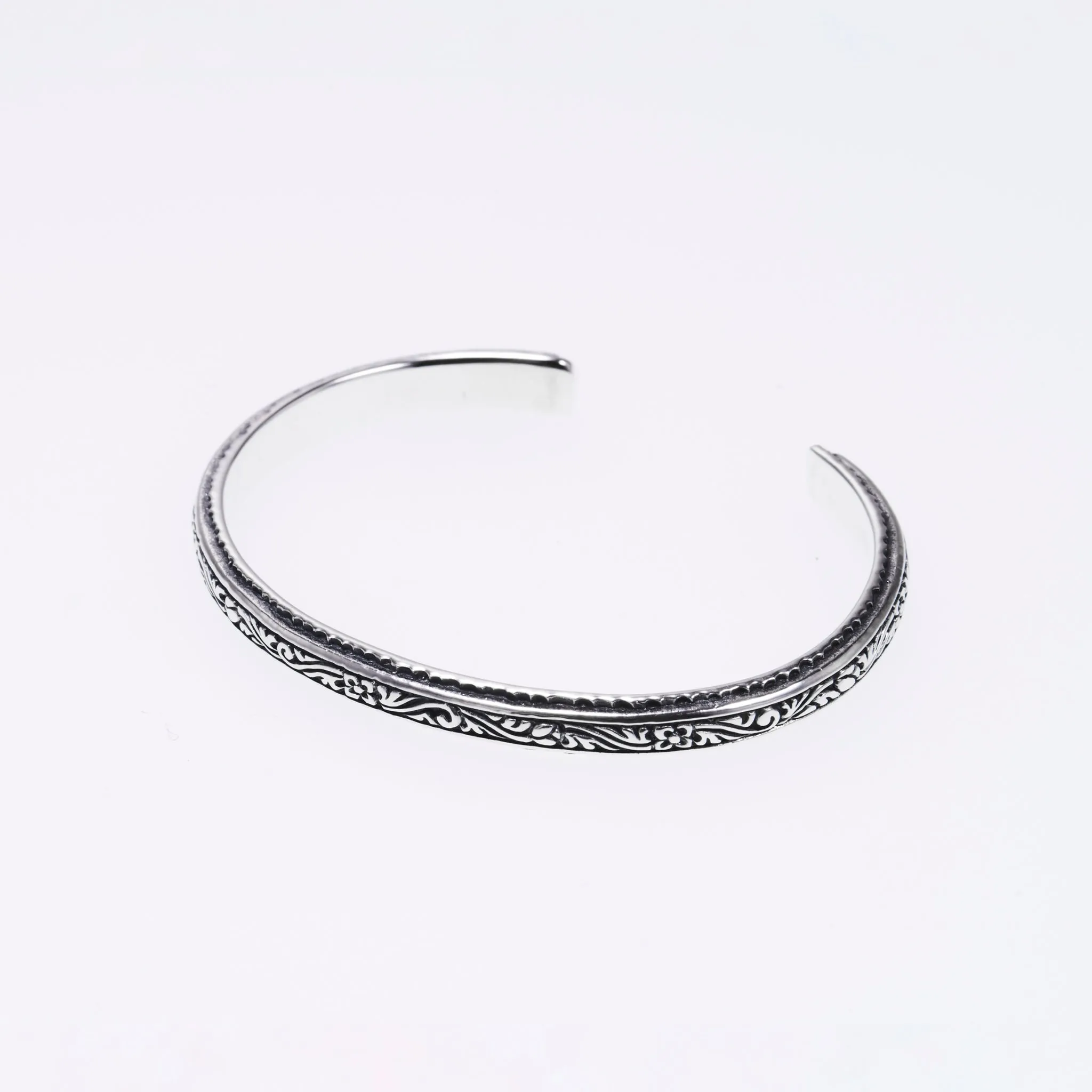 Narrow Ivy Bangle (S) (Antique Finish)
