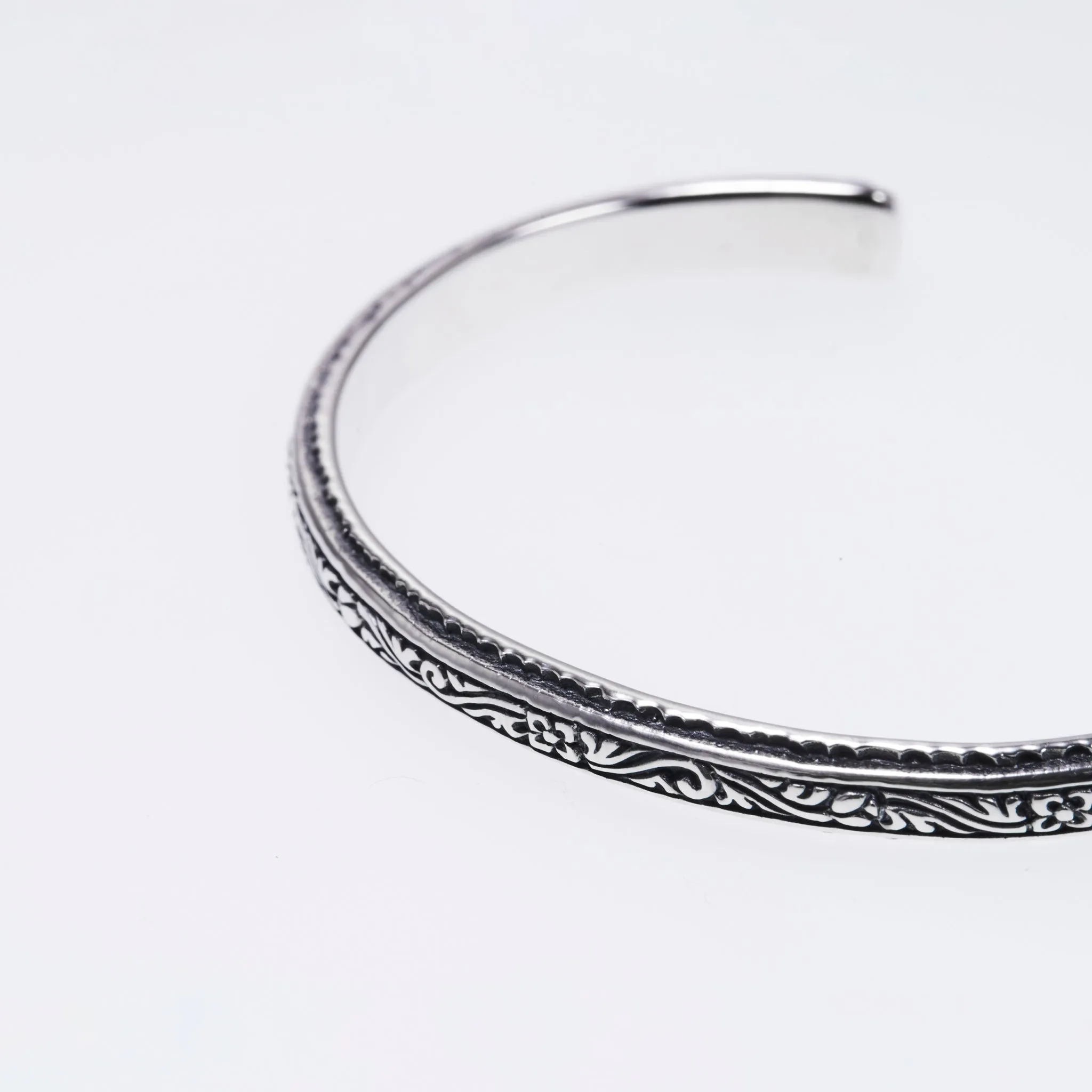 Narrow Ivy Bangle (S) (Antique Finish)
