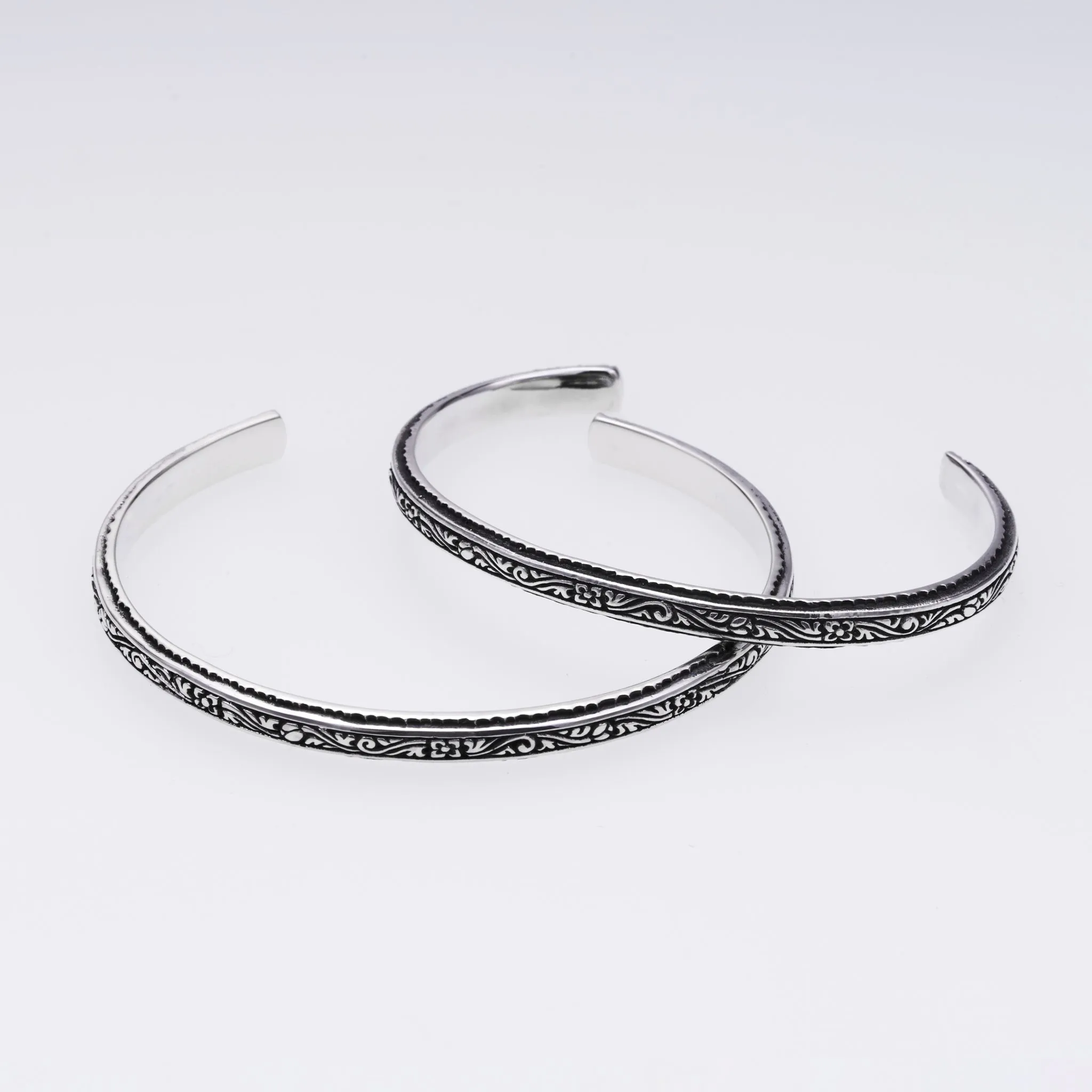 Narrow Ivy Bangle (S) (Antique Finish)