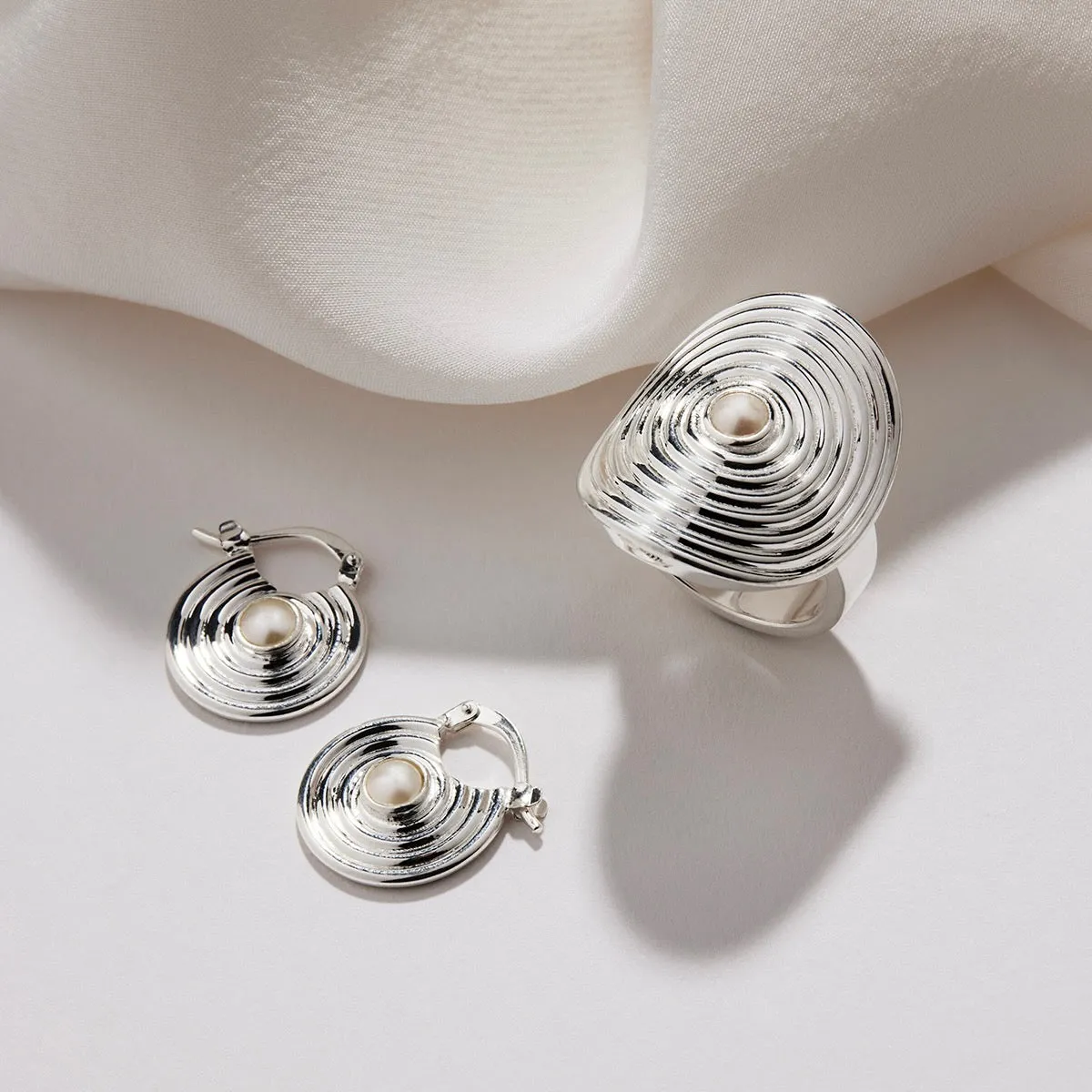 Siren's Song Pearl Earrings